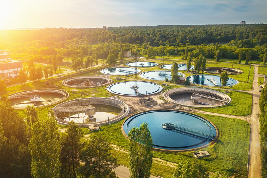 Immagine illustrativa di applicazioni per risparmio energetico grazie al recupero di calore da acque reflue di processo mediante impiego di scambiatori di calore a piastre a immersione.